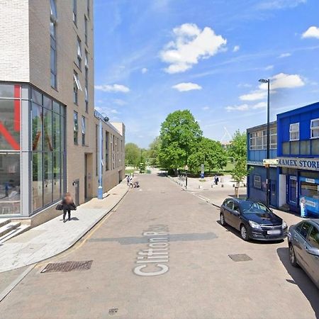 Super Studio With Two Bedrooms - Five Minutes From The Station! Londres Extérieur photo