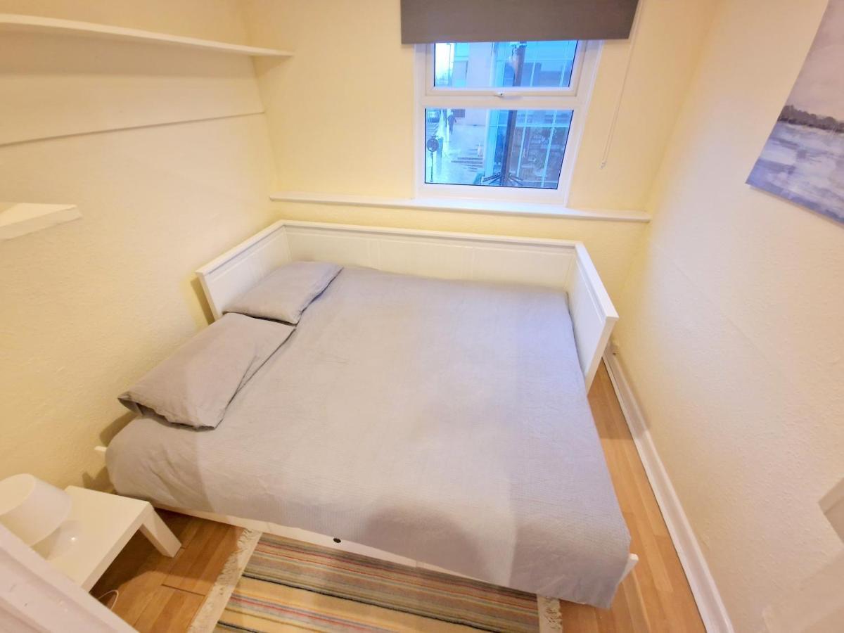 Super Studio With Two Bedrooms - Five Minutes From The Station! Londres Extérieur photo